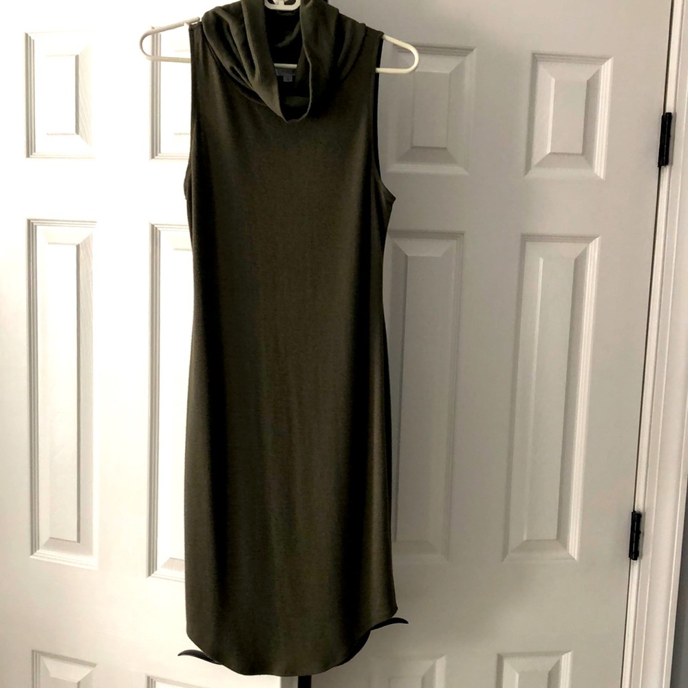 Leith very flattering green dress